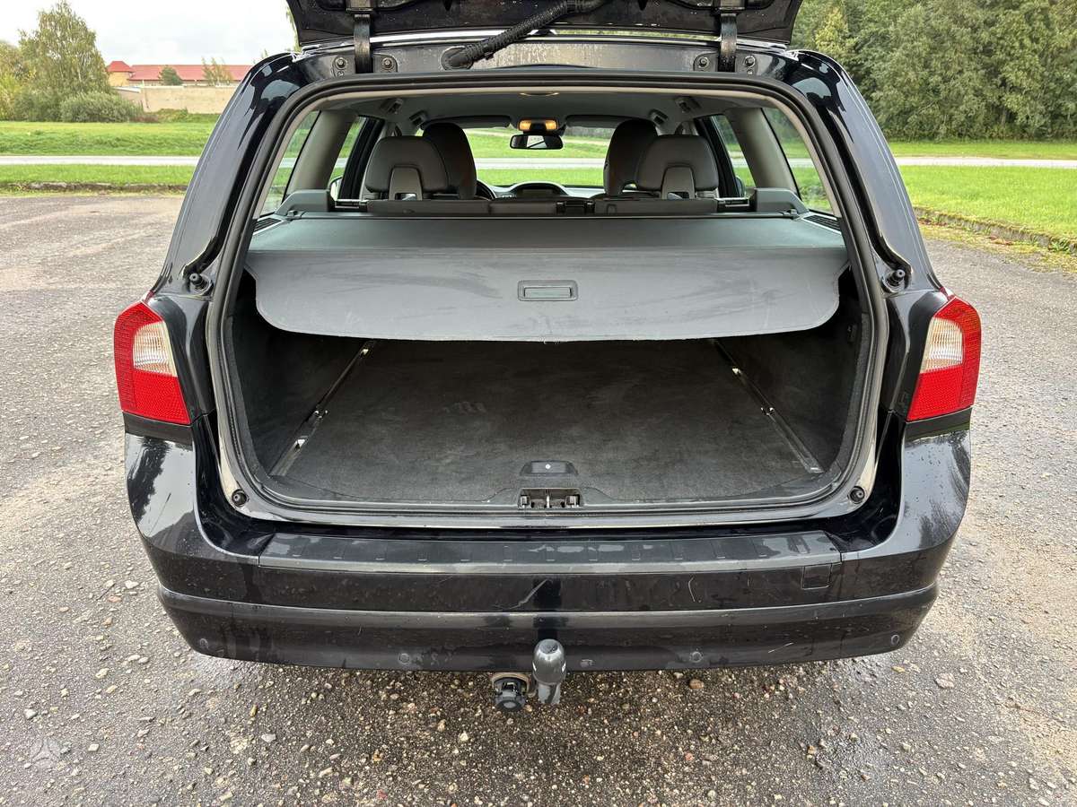 Volvo V70 2012 — photo 14