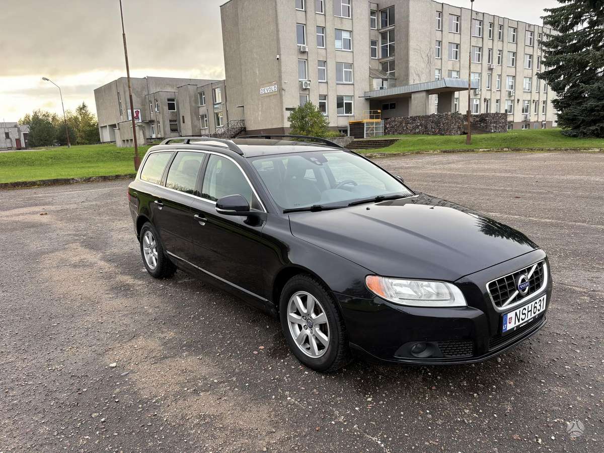 Volvo V70 2012 — interior