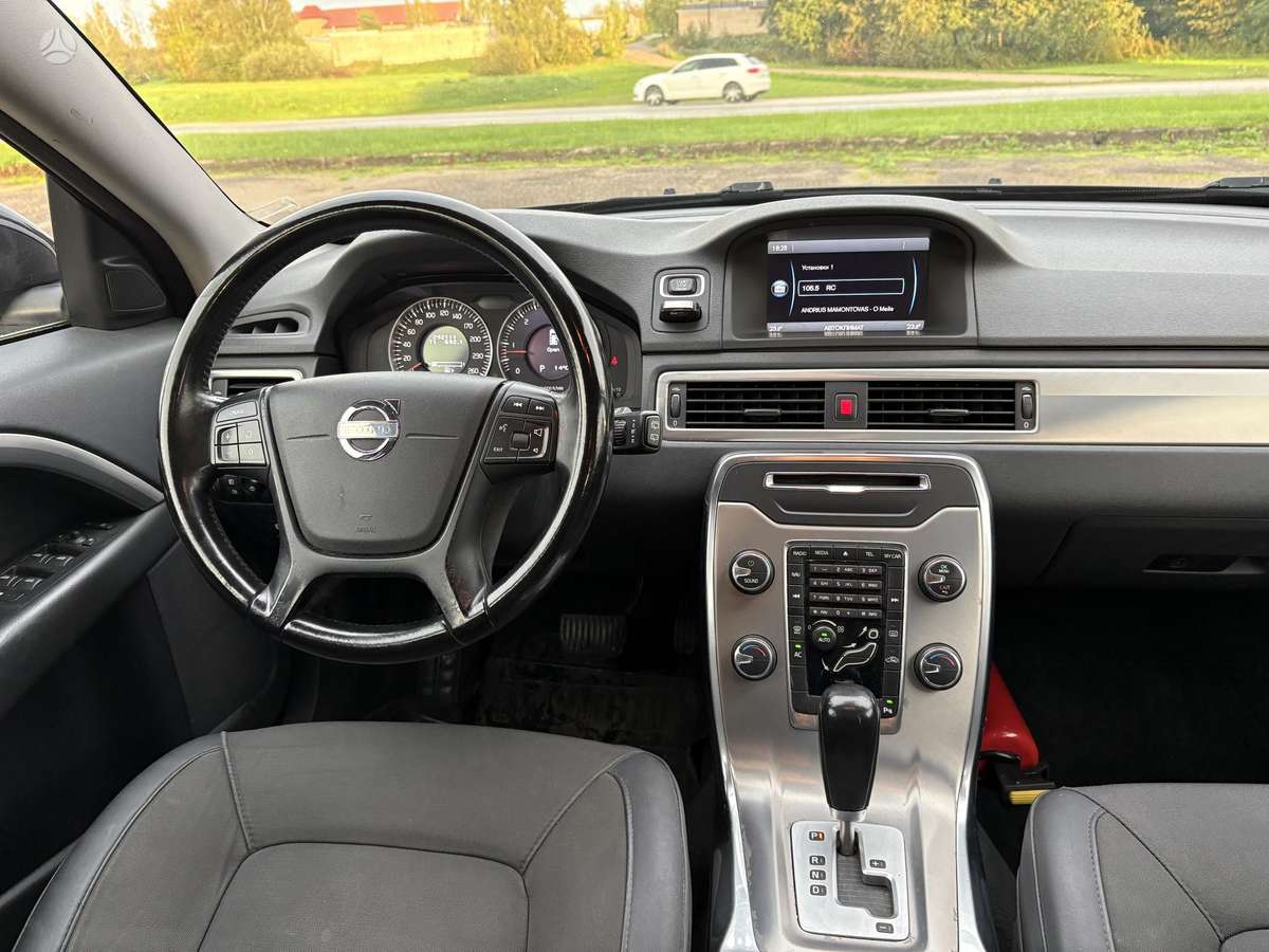 Volvo V70 2012 — photo 8
