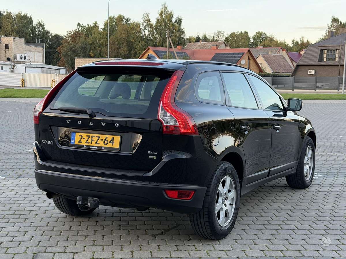 Volvo XC60 2010 — photo 11