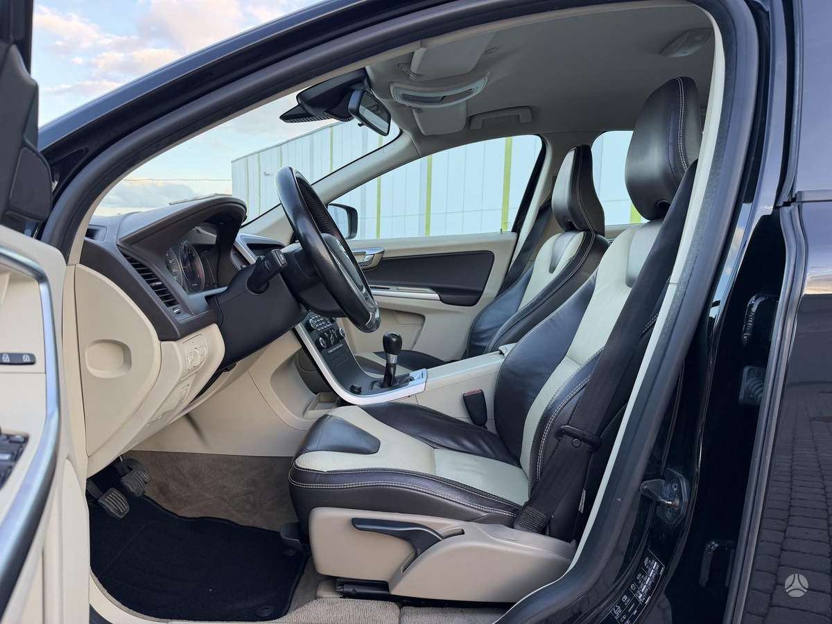 Volvo XC60 2010 — photo 12
