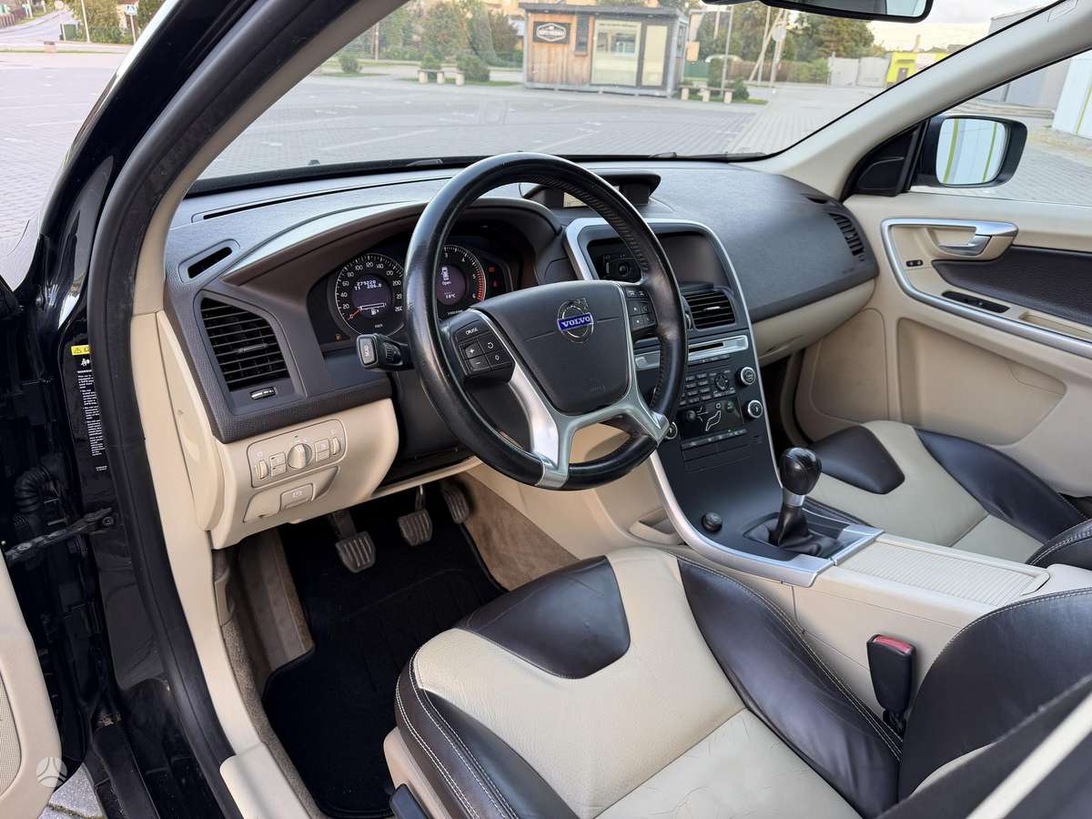 Volvo XC60 2010 — photo 13