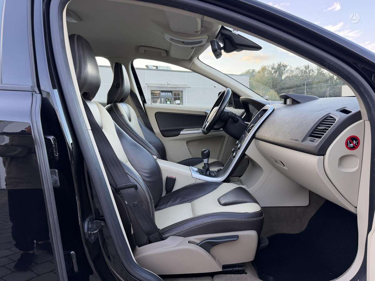 Volvo XC60 2010 — photo 15