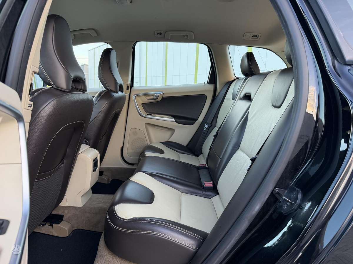 Volvo XC60 2010 — photo 16