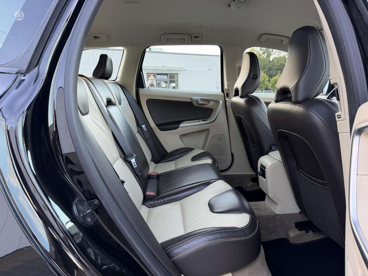 Volvo XC60 2010 — photo 17