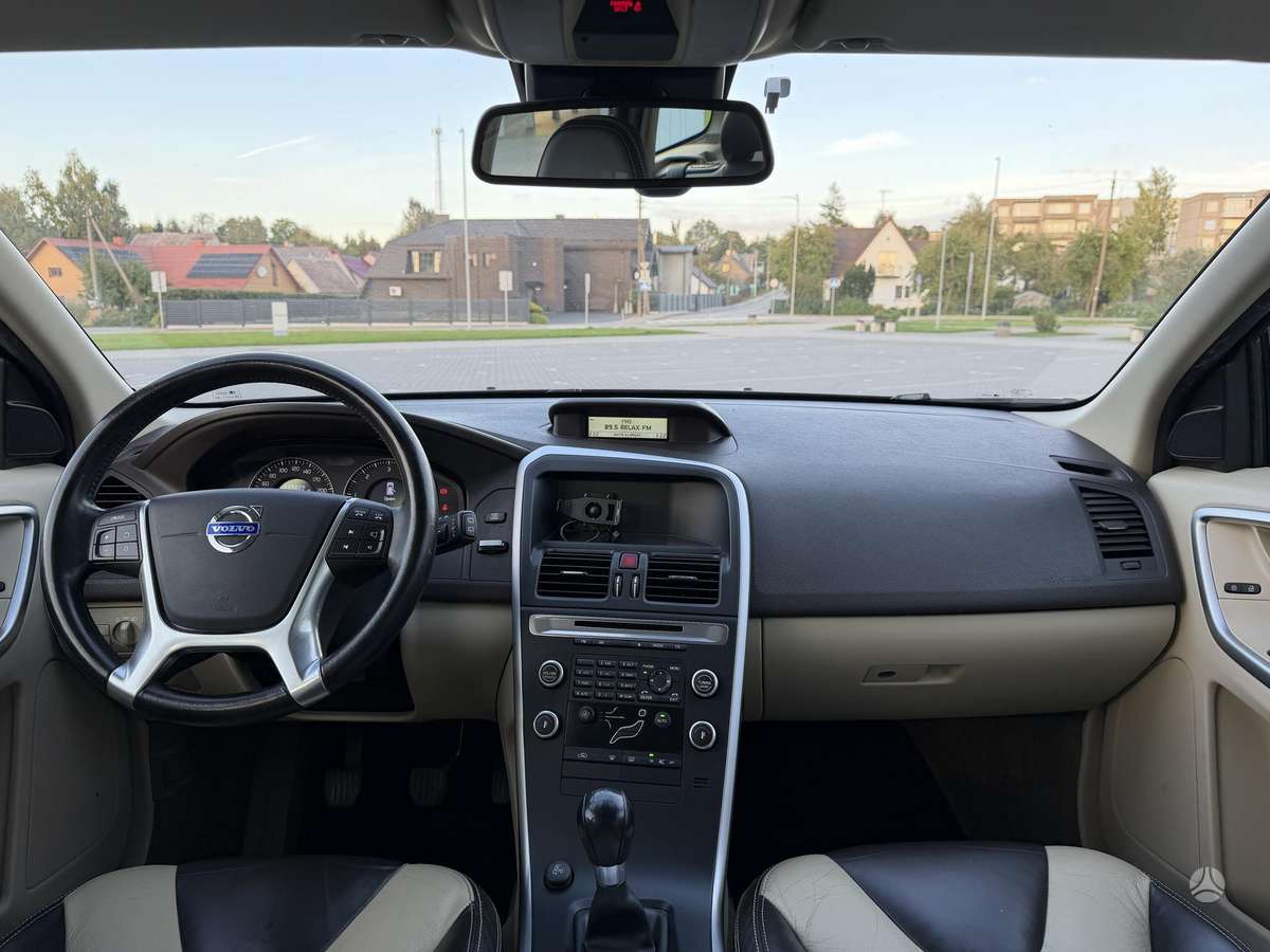 Volvo XC60 2010 — photo 18