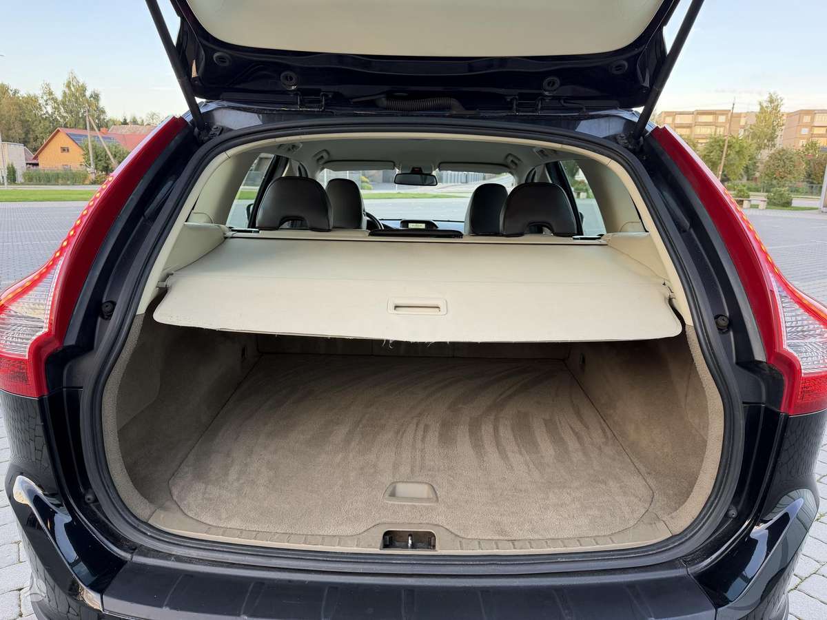 Volvo XC60 2010 — photo 19