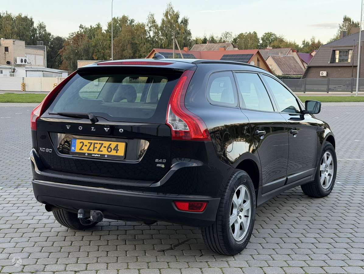 Volvo XC60 2010 — rear view