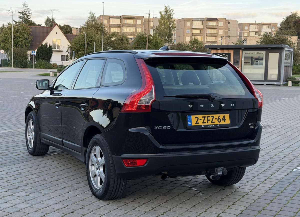 Volvo XC60 2010 — photo 9