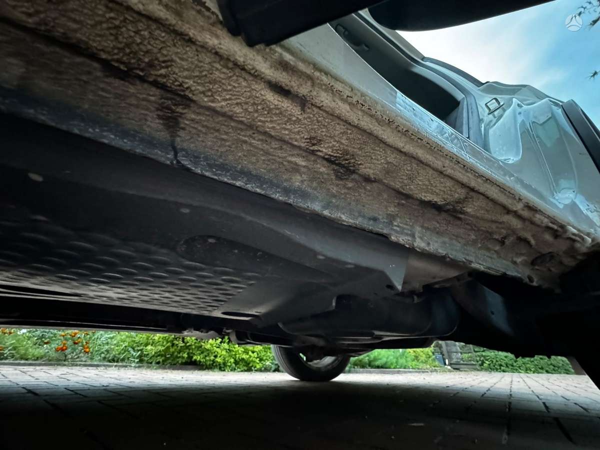 Volkswagen Tiguan 2011 — photo 11