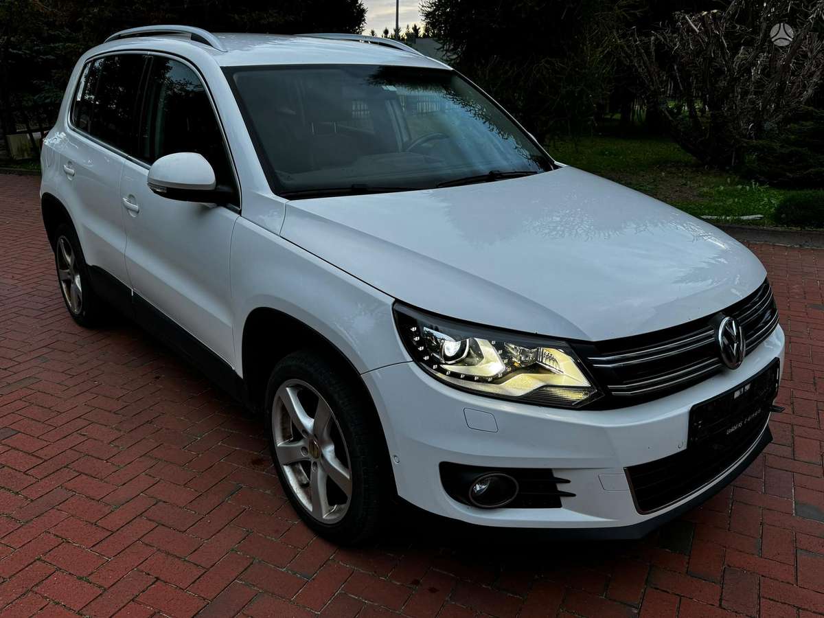 Volkswagen Tiguan 2011 — interior