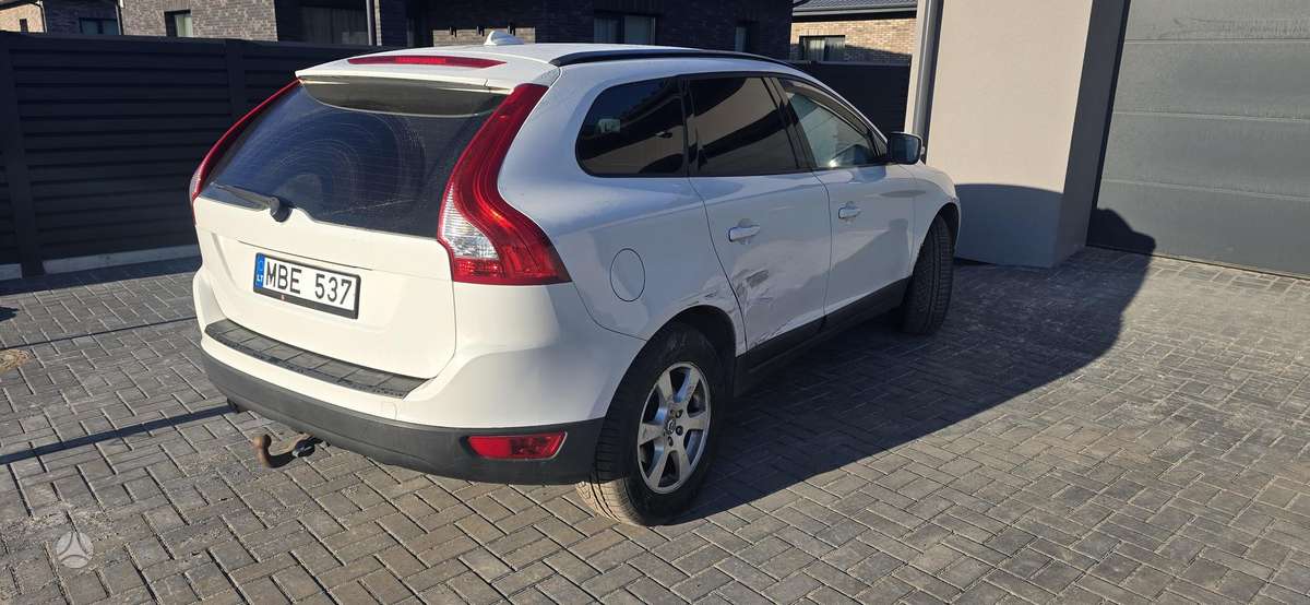 Volvo XC60 2009 — салон