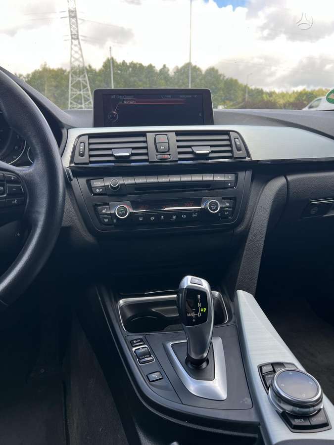 BMW 318 2013 — photo 10