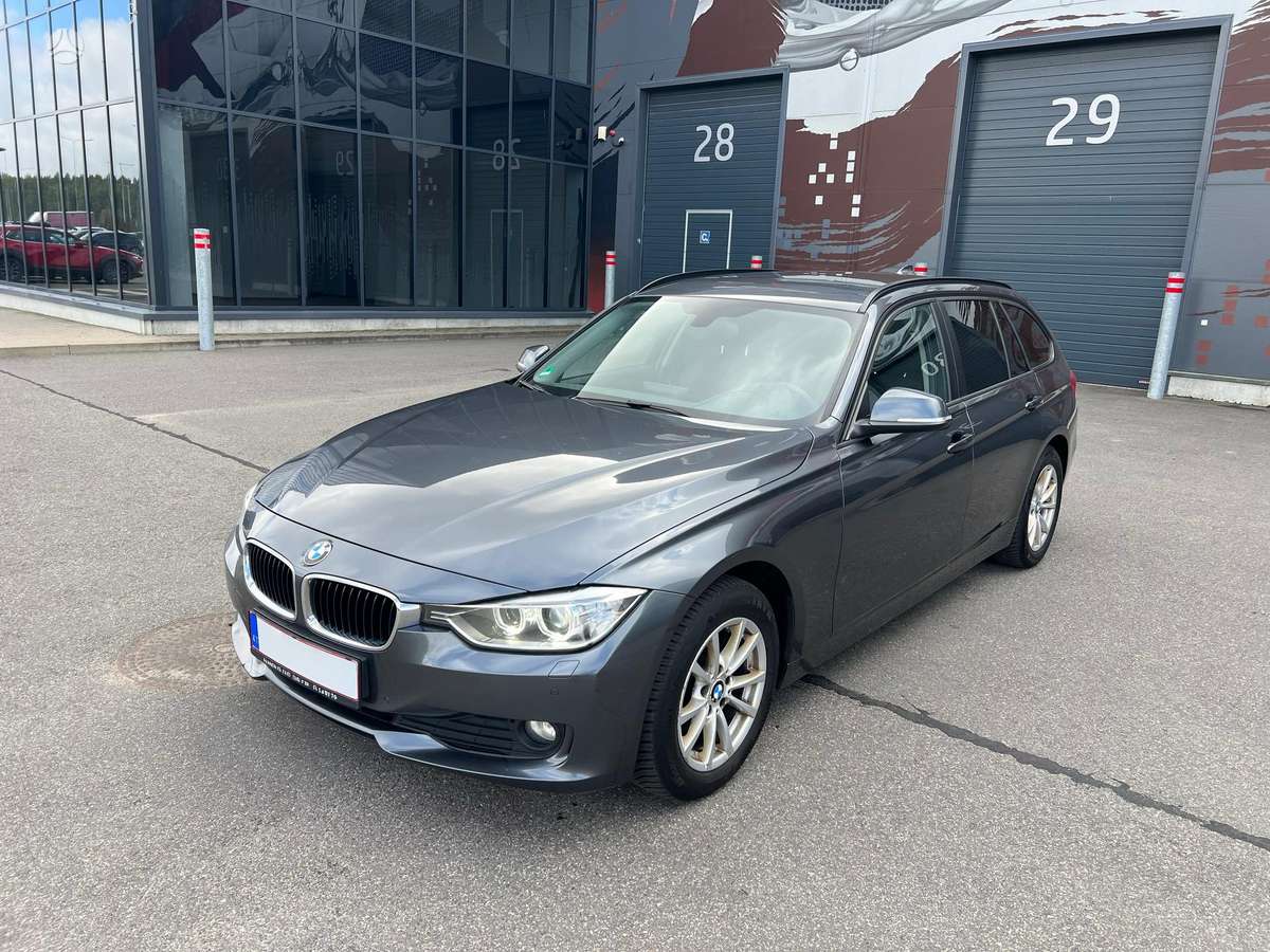 BMW 318 2013 — interior
