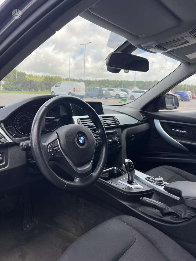 BMW 318 2013 — photo 8
