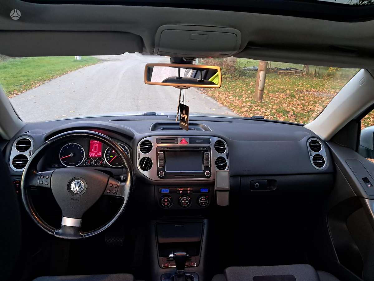 Volkswagen Tiguan 2010 — photo 6