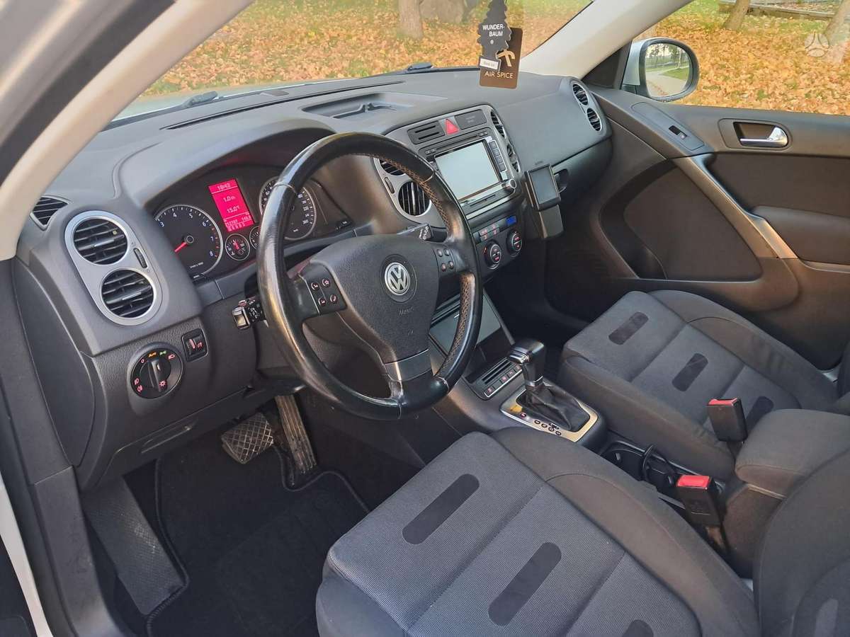 Volkswagen Tiguan 2010 — photo 8
