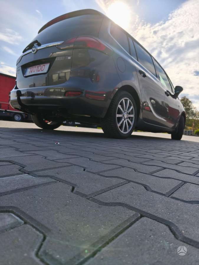 Opel Zafira 2014 — photo 10