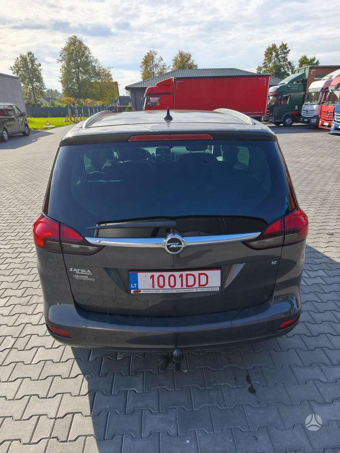 Opel Zafira 2014 — photo 11