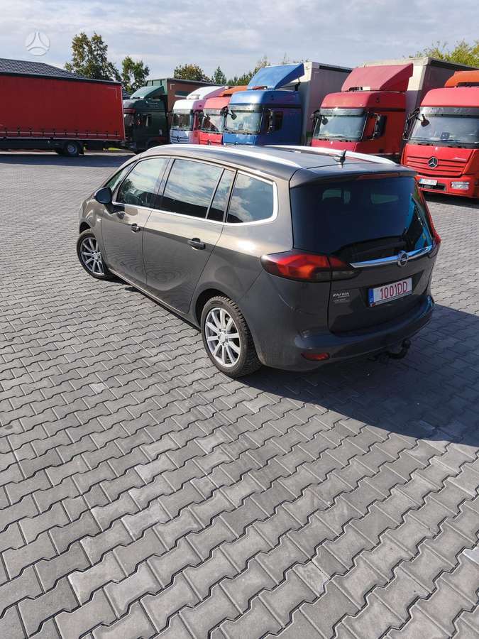 Opel Zafira 2014 — photo 13