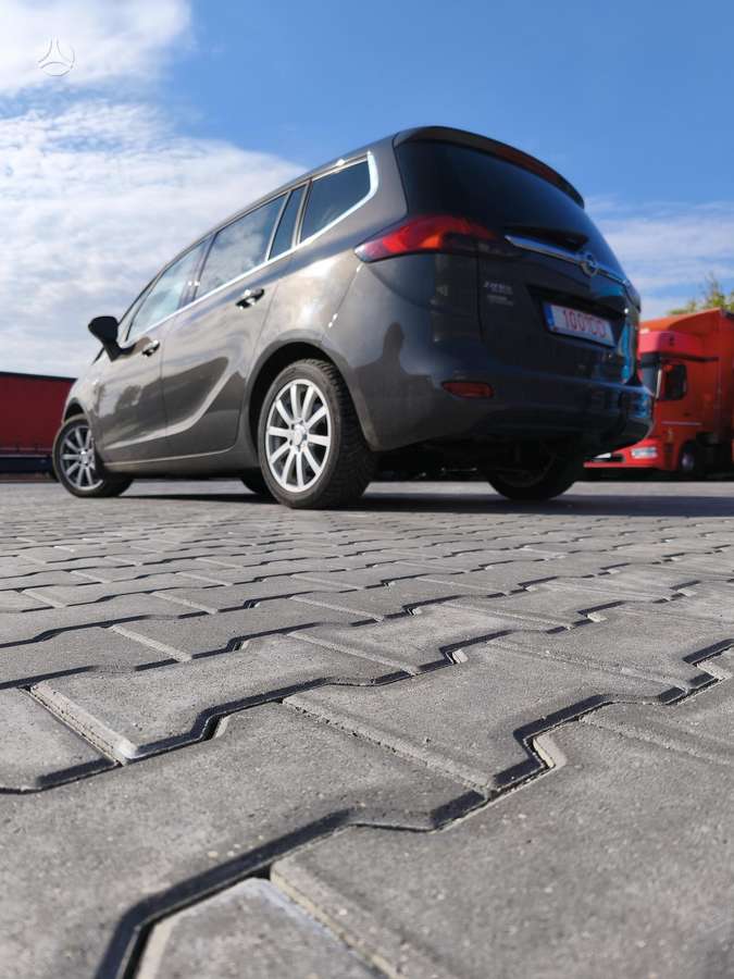 Opel Zafira 2014 — photo 14