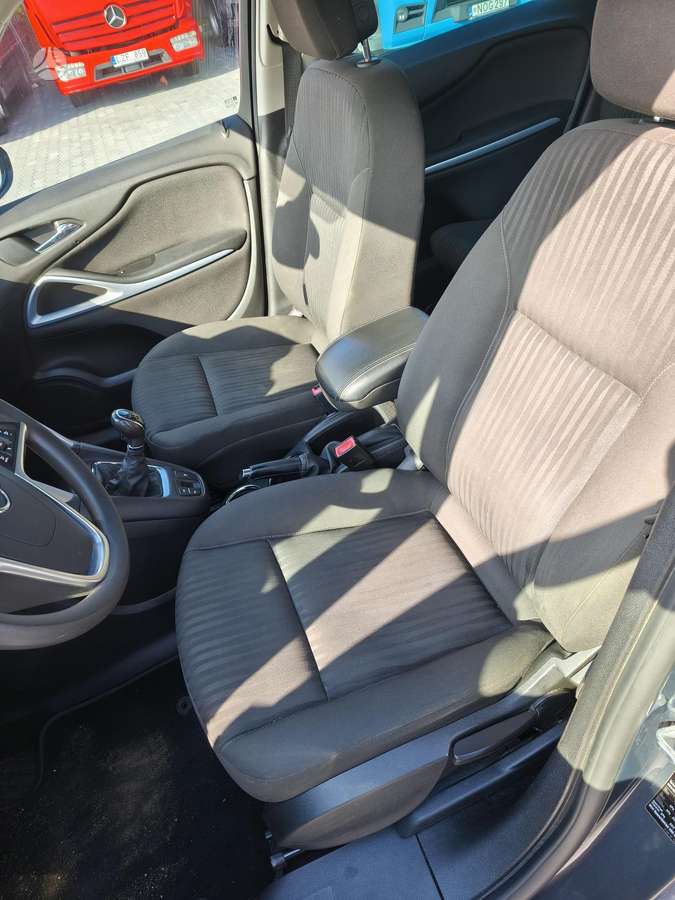 Opel Zafira 2014 — rear view