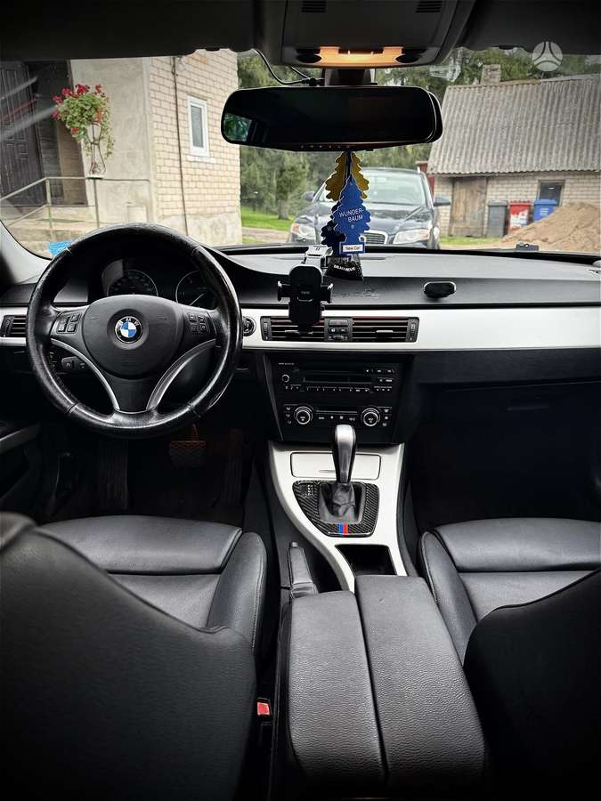 BMW 320 2008 — interior