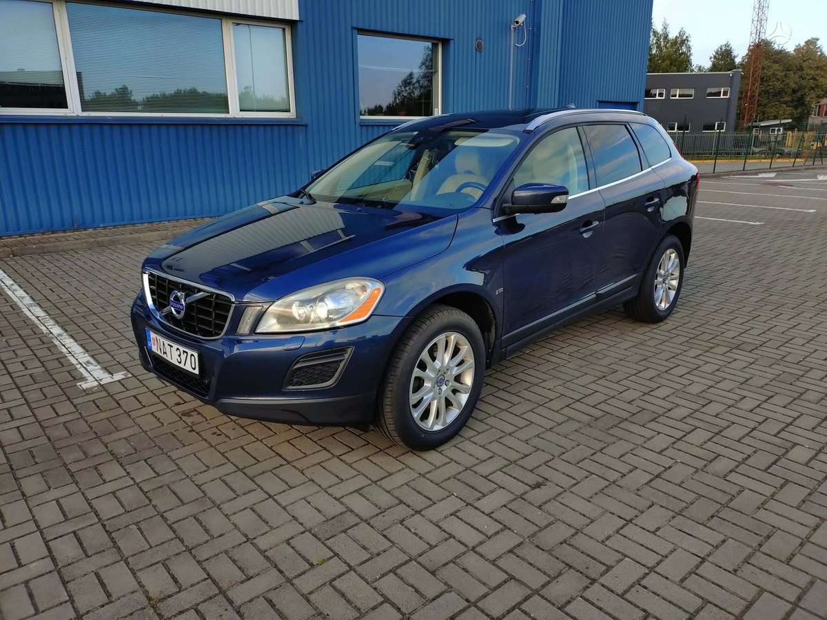 Volvo XC60 2012 — rear view