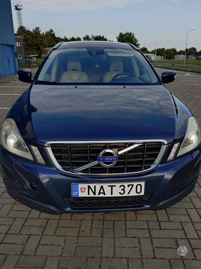 Volvo XC60 2012 — interior