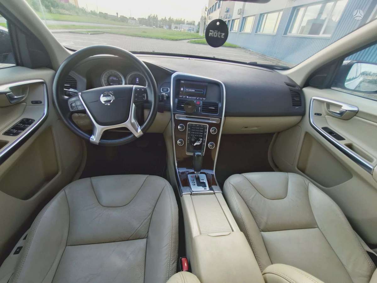 Volvo XC60 2012 — photo 8