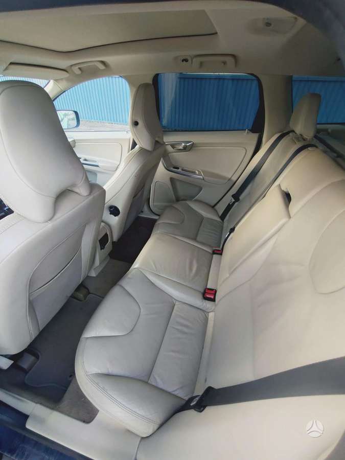 Volvo XC60 2012 — photo 9