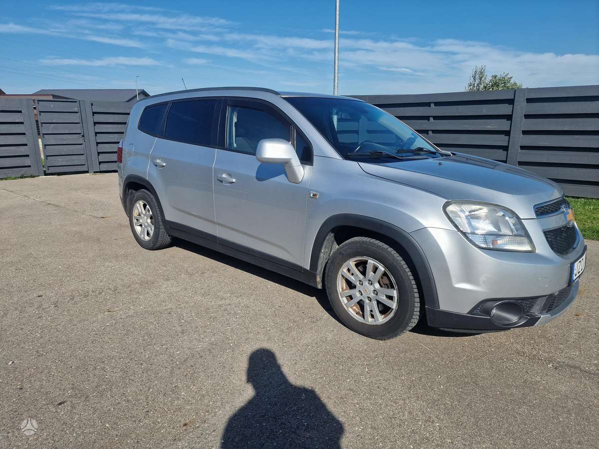 Chevrolet Orlando 2011 — rear view