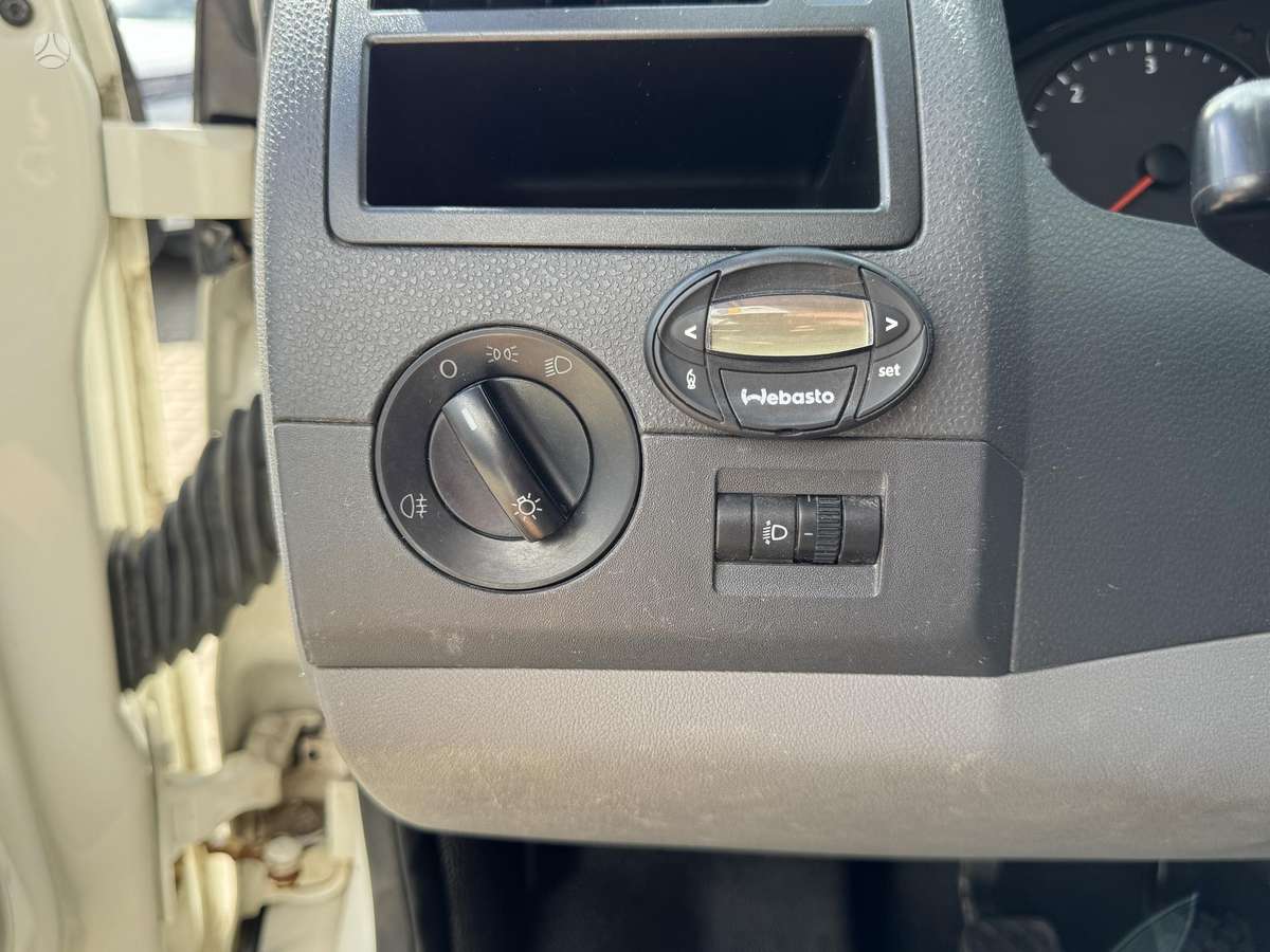 Volkswagen Transporter 2009 — photo 22
