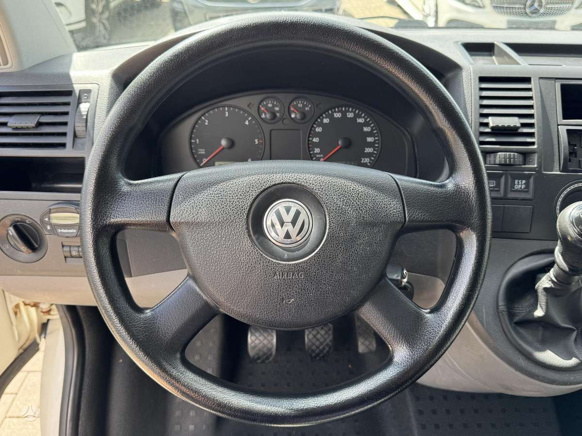 Volkswagen Transporter 2009 — photo 23