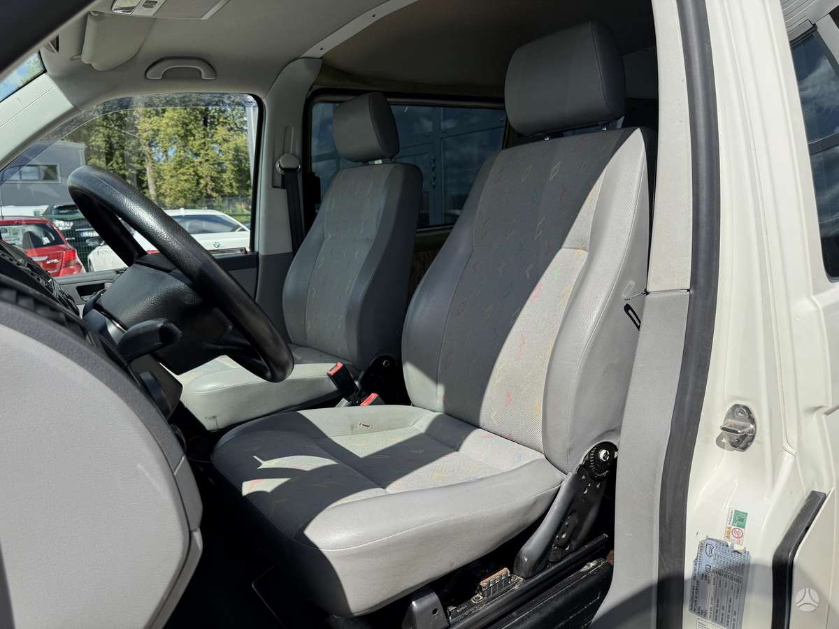 Volkswagen Transporter 2009 — photo 24