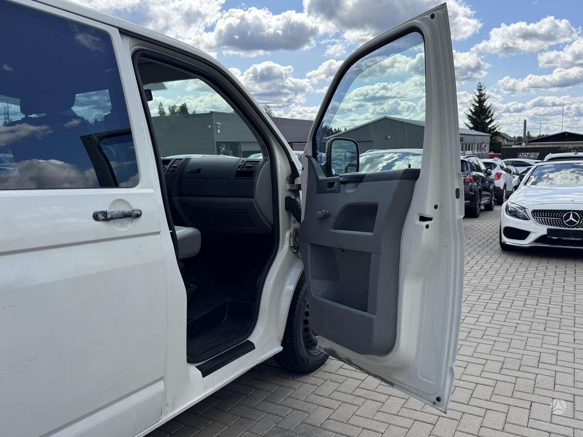 Volkswagen Transporter 2009 — photo 29