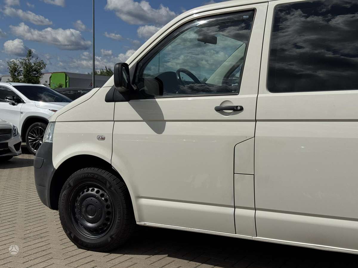 Volkswagen Transporter 2009 — interior