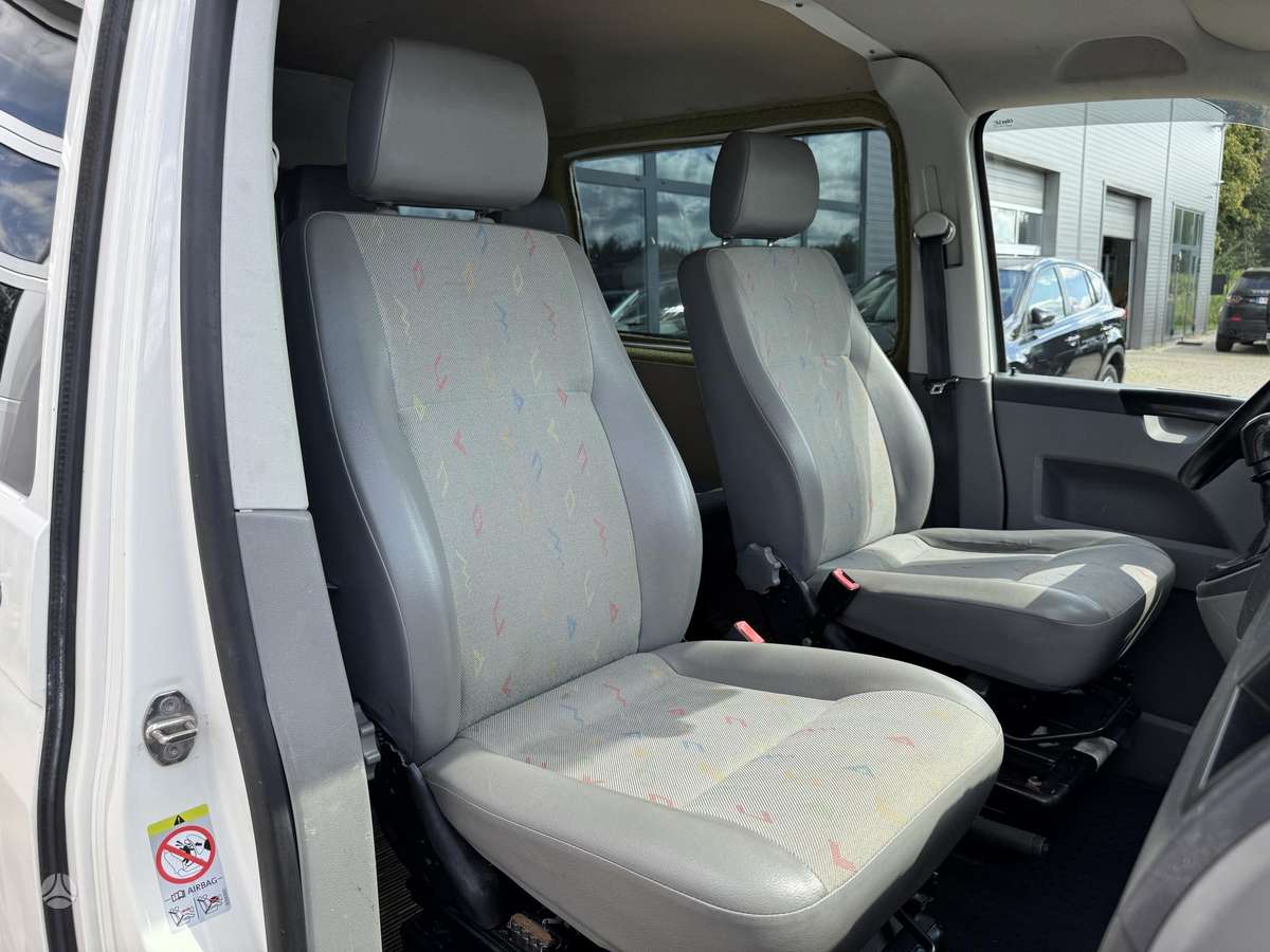Volkswagen Transporter 2009 — photo 32