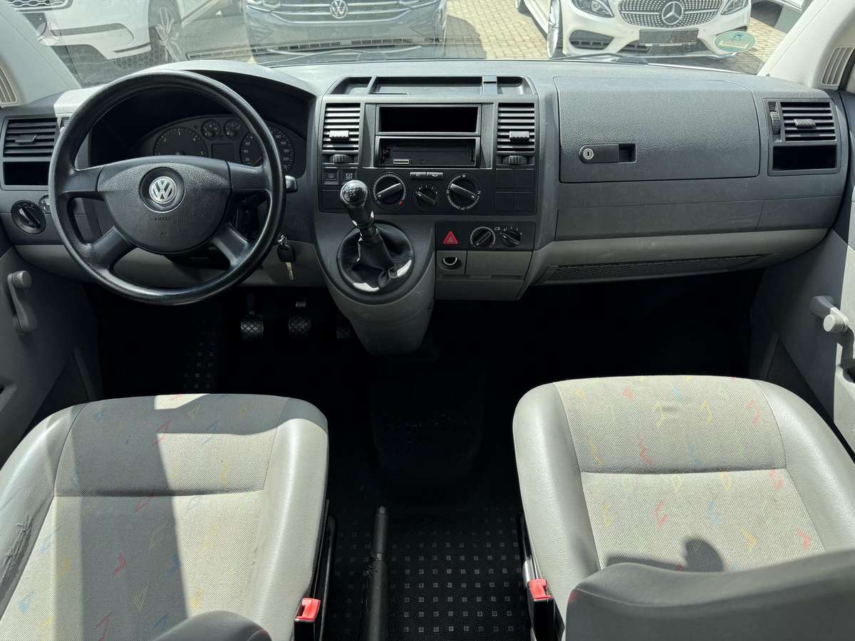 Volkswagen Transporter 2009 — photo 38