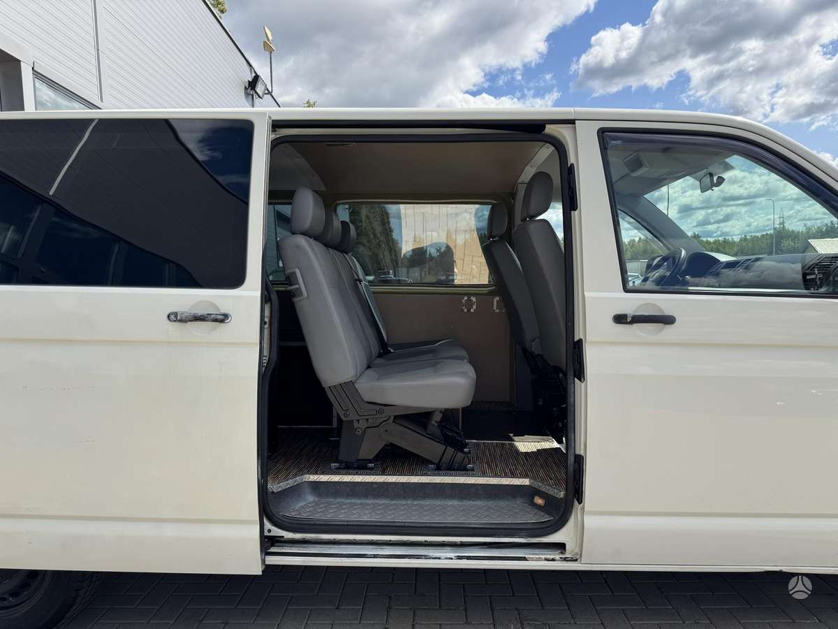 Volkswagen Transporter 2009 — photo 40