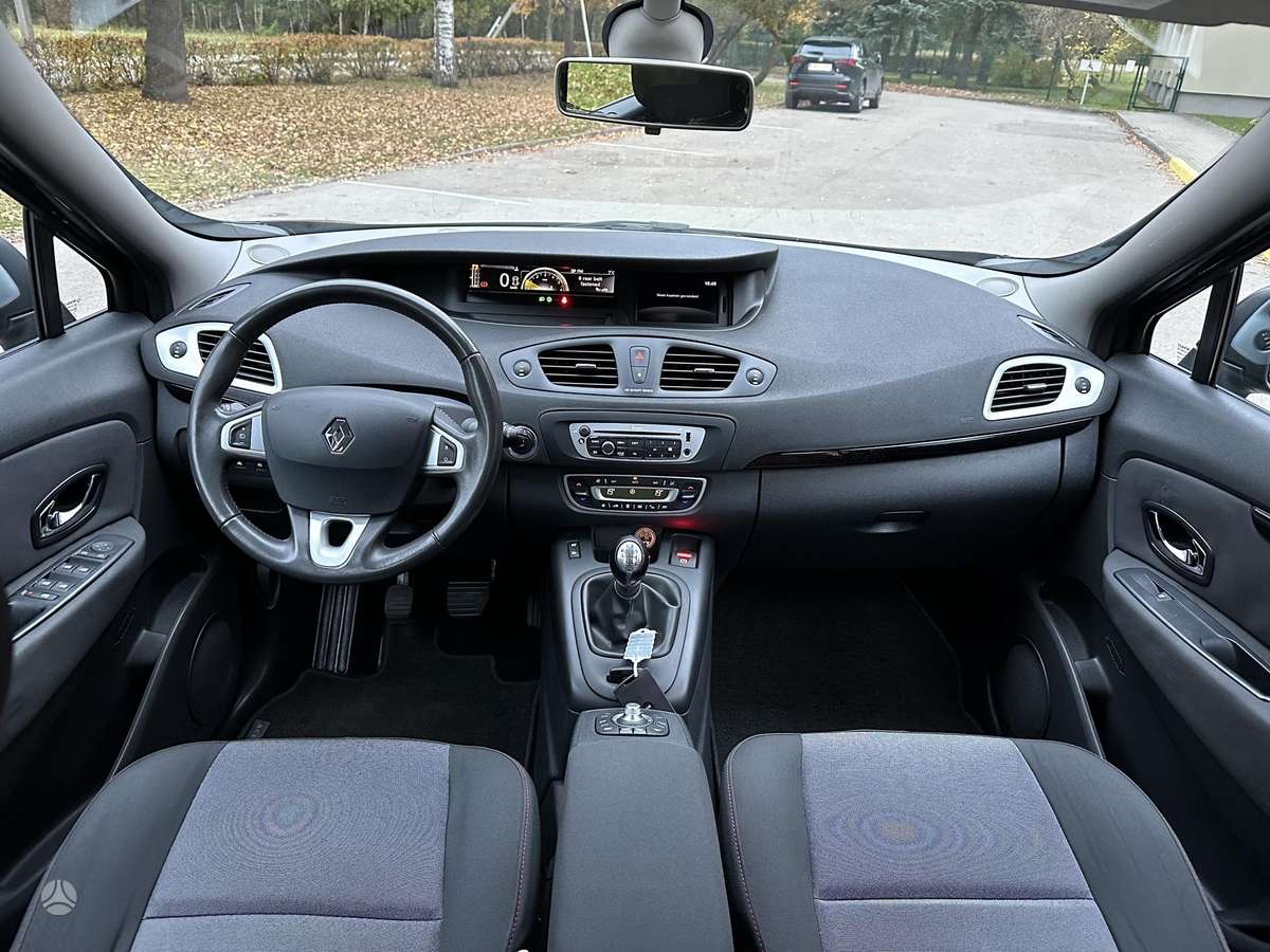 Renault Scenic 2012 — photo 17