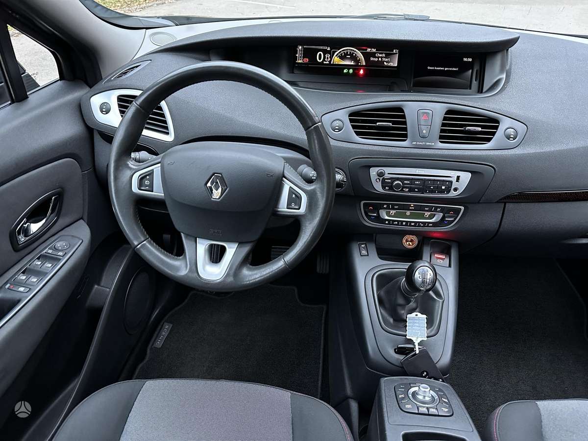 Renault Scenic 2012 — photo 18
