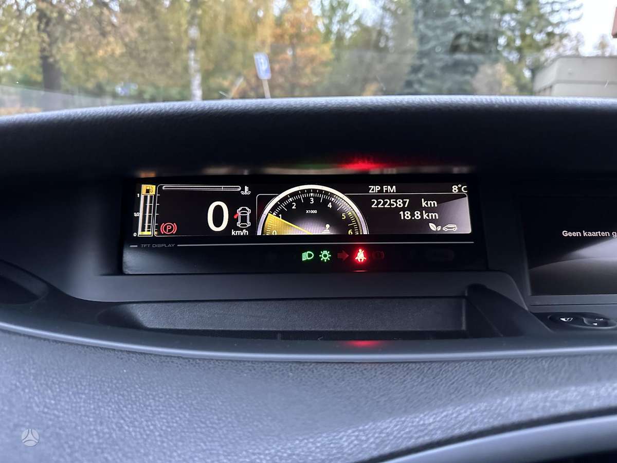 Renault Scenic 2012 — photo 22