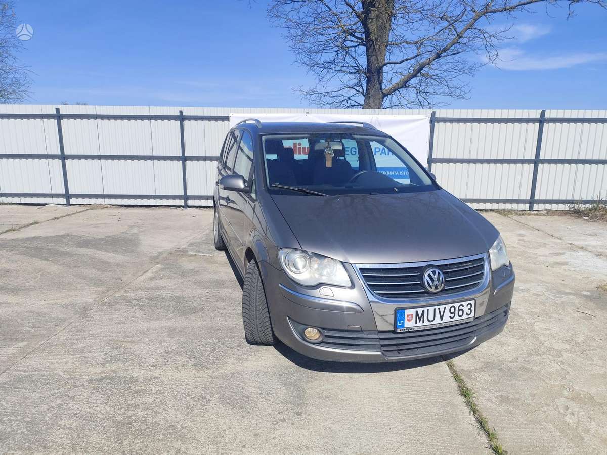 Volkswagen Touran 2007 — вигляд ззаду