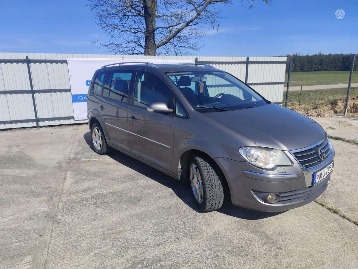 Volkswagen Touran 2007 — салон