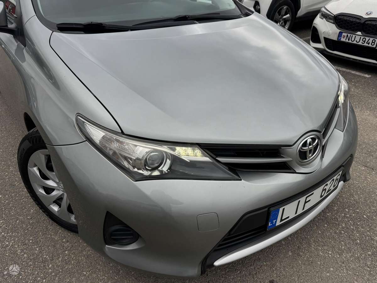 Toyota Auris 2014 — фото 10
