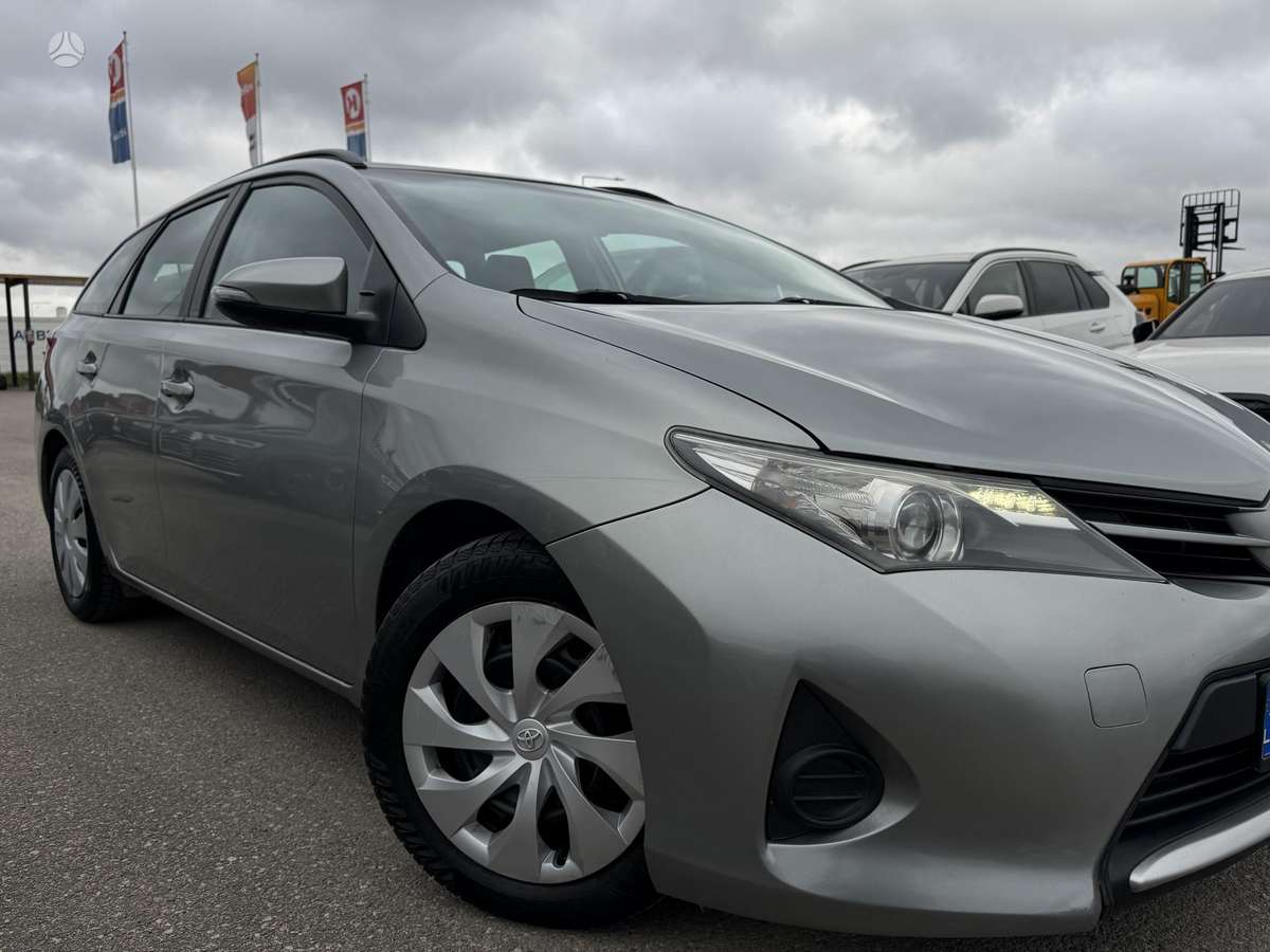 Toyota Auris 2014 — фото 11