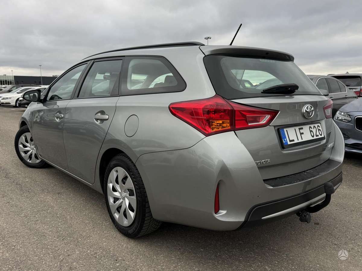 Toyota Auris 2014 — фото 12