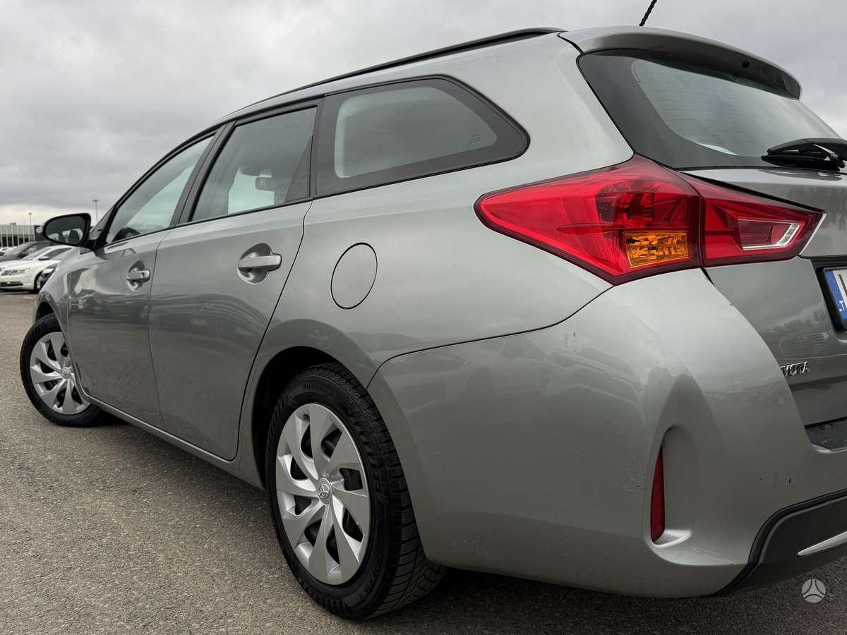 Toyota Auris 2014 — фото 13