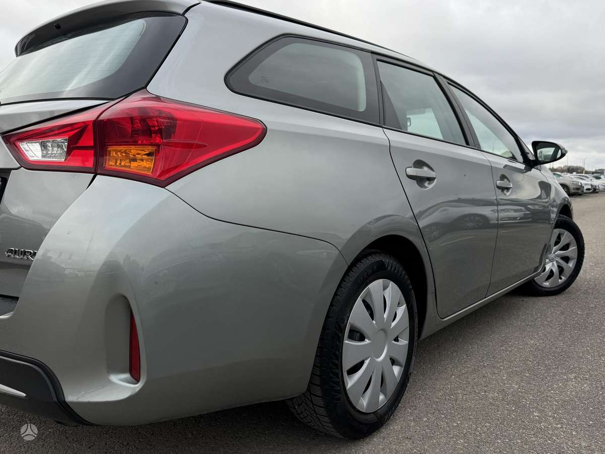 Toyota Auris 2014 — фото 15